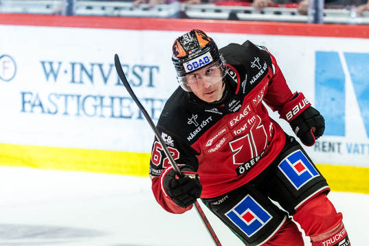 Örebros Robert Leino jublar