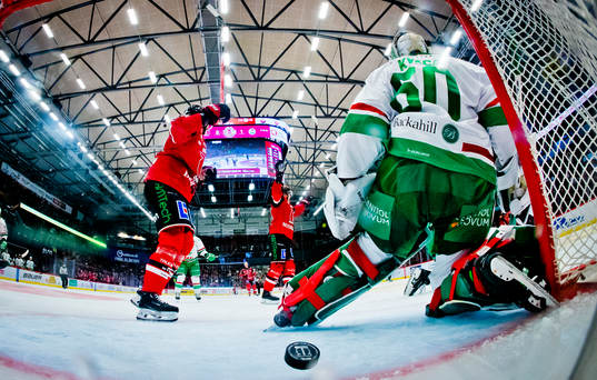 Örebros Jonathan Lekkerimäki gör 1-1 på Rögles