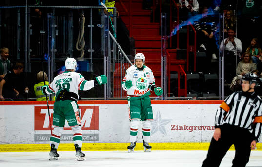 Rögles Rodrigo Abols gör 1-0 och jublar