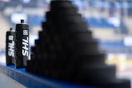 Vattenflaska med SHL logo före ishockeymatchen i SHL
