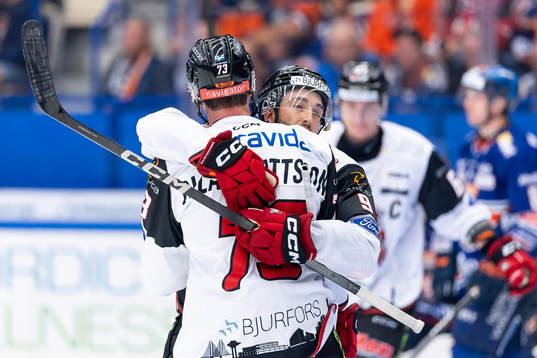 Malmö Redhawks Adam Ollas Mattsson och Alan Quine jublar