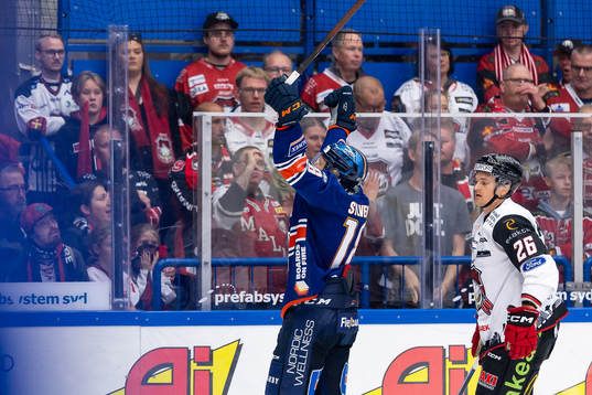 Växjös Marcus Sylvegård jublar