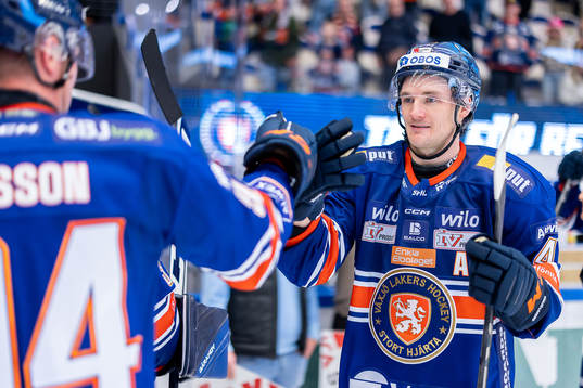 Växjös Keegan Lowe jublar