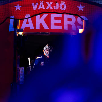 Växjös målvakt Emil Larmi före ishockeymatchen i SHL