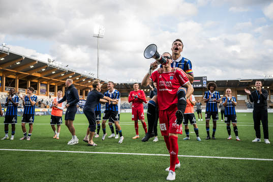 Sirius målvakt David Mitov Nilsson och Henrik Castegren
