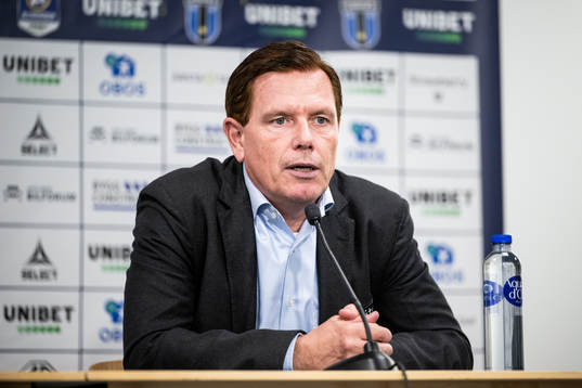 Sirius tränare Christer Mattiasson tränare på en