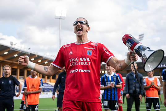Sirius målvakt David Mitov Nilsson jublar