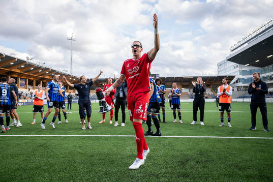 Sirius målvakt David Mitov Nilsson jublar