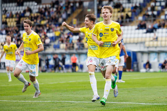 Falkenbergs Melker Nilsson jublar