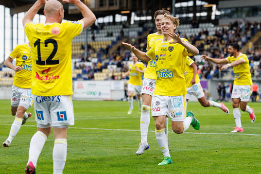 Falkenbergs Melker Nilsson jublar