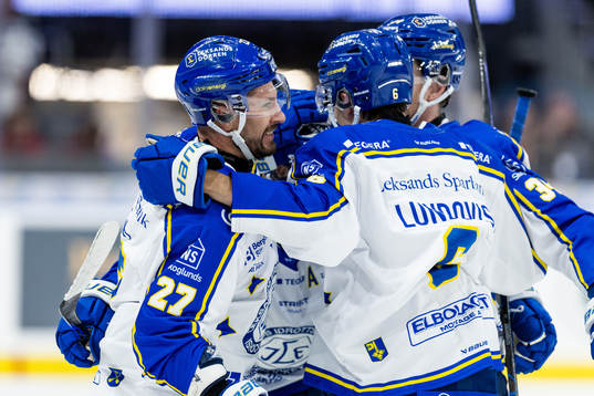 Leksands Marek Hrivik jublar med lagkamrater