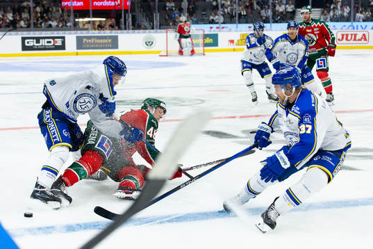 Leksands Arvid Eljas och Anton Lindholm mot Frölundas Carl