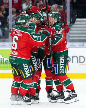Frölundas Max Friberg jublar med lagkamrater