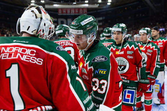 Frölundas målvakt Lars Johansson och Linus Högberg jublar