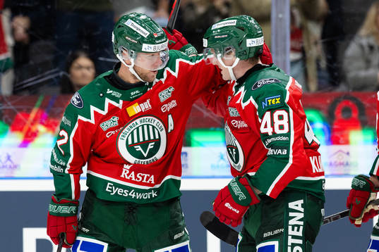 Frölundas Christian Folin och Carl Klingberg jublar
