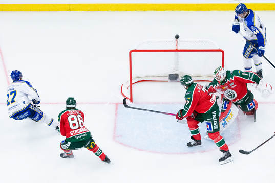 Leksands Marek Hrivik kvitterar till 2-2 på Frölundas