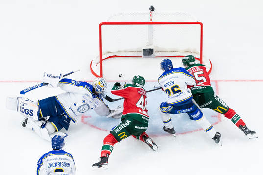 Frölundas Carl Klingberg trycker in 4-2 i mål bakom