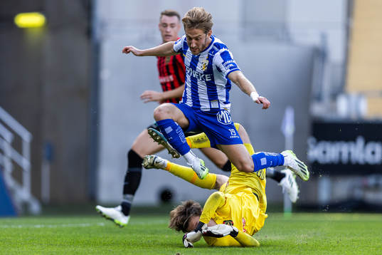 IFK Göteborgs Arbnor Mucolli och Brommapojkarnas målvakt