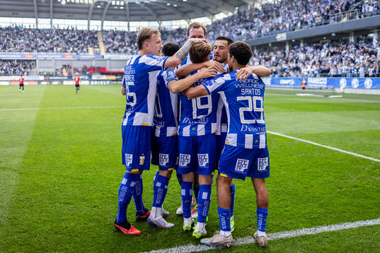 IFK Göteborgs spelare jublar