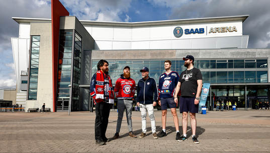 Linköpings-supporters utanför SAAB Arena