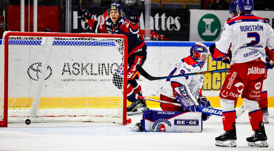 Oskarshamns målvakt Marek Langhamer deppar