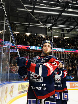 Linköpings Taylor Leier  jublar