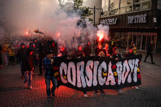Luleås supportrar tågar mot Coop Norrbotten Arena