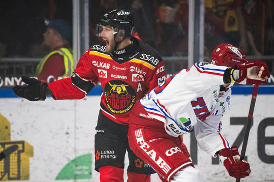 Luleås Linus Omark reagerar