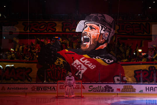 Luleås supportrars tifo med Linus Omark