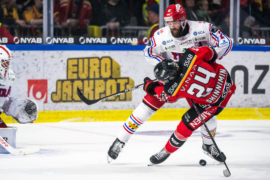 Timrås Per Svensson och Luleås Brendan Shinnimin