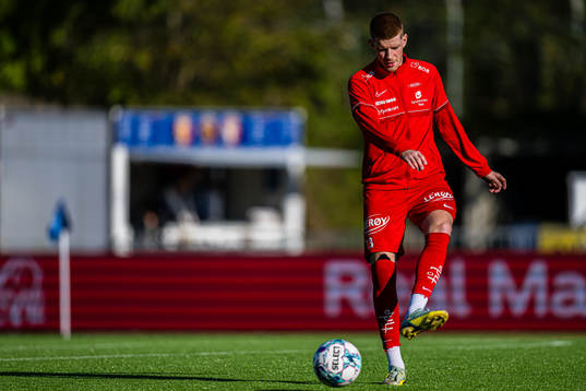 Thore Pedersen of Brann warms up