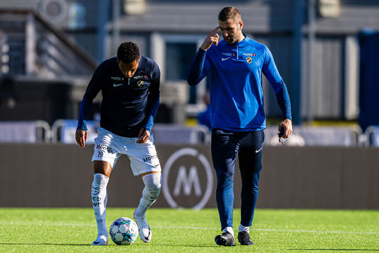 Kevin Kabran of Stabæk and Azar Karadas, assistant coach