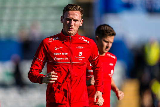 Joachim Soltvedt of Brann warms up