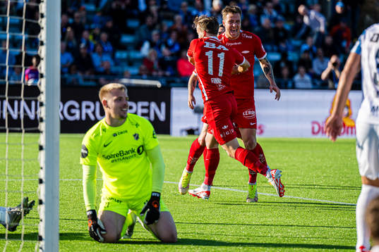 Bård Finne of Brann celebrates