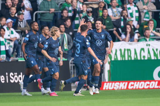 Malmö FFs Stefano Vecchia jublar med lagkamrater