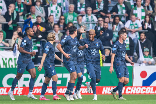 Malmö FFs Stefano Vecchia och Derek Cornelius jublar