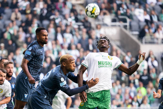 Malmö FFs Isaac Kiese Thelin och Derek Cornelius mot