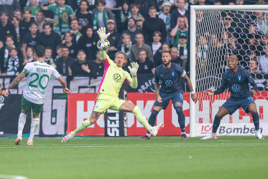Malmö FFs Johan Dahlin och Hammarbys Nahir Besara