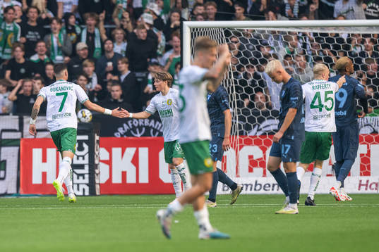 Hammarbys Viktor Djukanovic och August Mikkelsen jublar