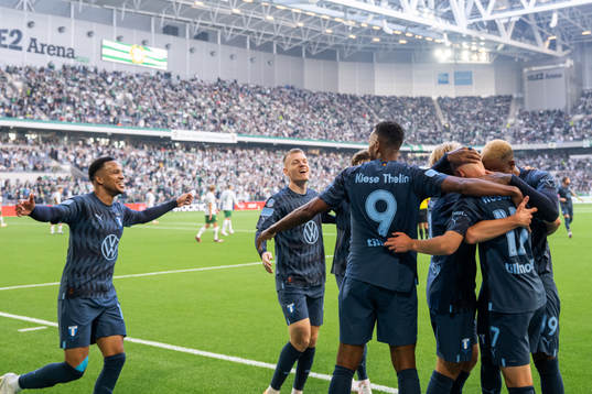 Malmö FFs Otto Rosengren jublar med lagkamrater
