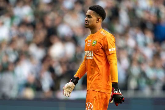 Hammarbys målvakt Oliver Dovin deppar