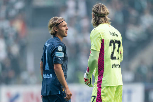 Malmö FFs Sebastian Nanasi och målvakt Johan Dahlin