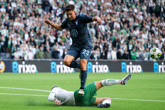 Hammarbys Edvin Kurtulus och Malmö FFs Lasse Berg Johnsen