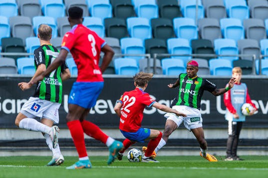 Helsingborgs Simon Bengtsson och GAIS Chovanie Shakur