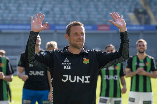 GAIS assisterande tränare Kenneth Gustafsson jublar