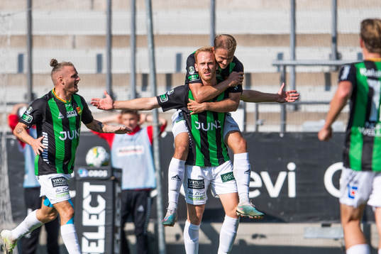 GAIS Jonas Lindberg , målskyttenViktor Kruger och Gustav
