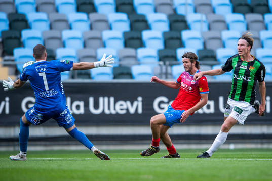 GAIS Mergim Krasniqi , Helsingborgs Wilhelm Loeper och GAIS
