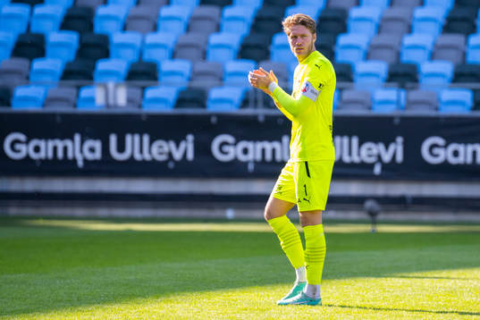 Helsingborgs målvakt Kalle Joelsson deppar