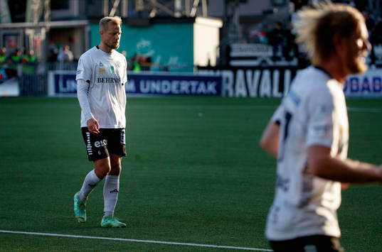 Örebros Sebastian Crona deppar