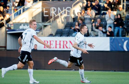 Örebros Jake Larsson gör 3-3 och jublar